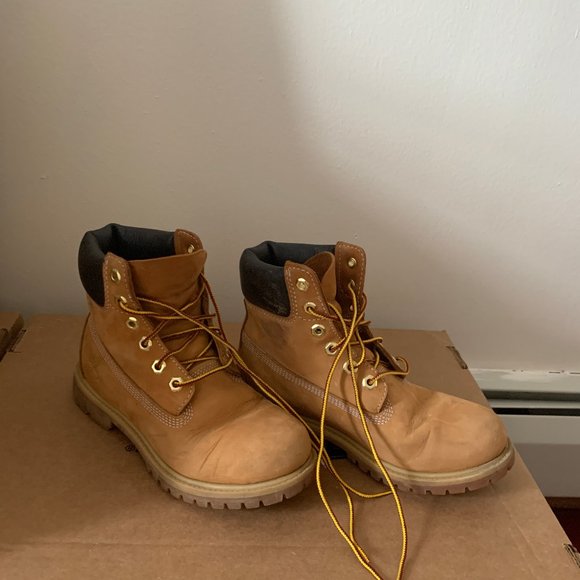 WOMEN'S 6-INCH PREMIUM TIMBERLAND BOOTS 6.5 M - Picture 1 of 5